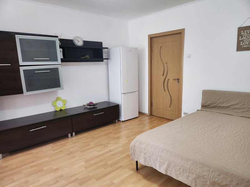 Drumul Taberei, 1 Mai, Compozitorilor